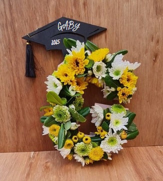 Letra Inicial MDF con Birrete decorada con flores - personalizada