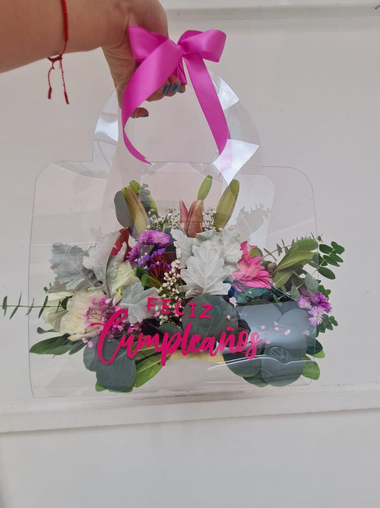 Arreglo de flores con bolsa de acetato -  personalizada